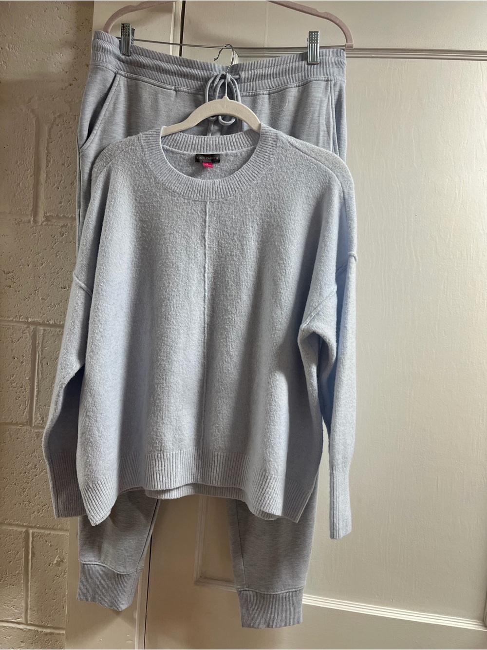 2 pc Vineyard Vines Light fleece pants/Vince Camuto Blue Crewneck Sweater
